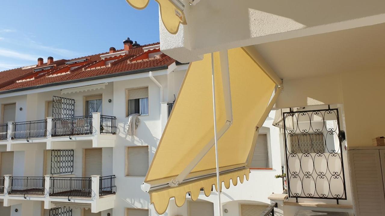 Condominio Ariazzurra S. Bart. サン・バルトロメーオ・アル・マーレ エクステリア 写真