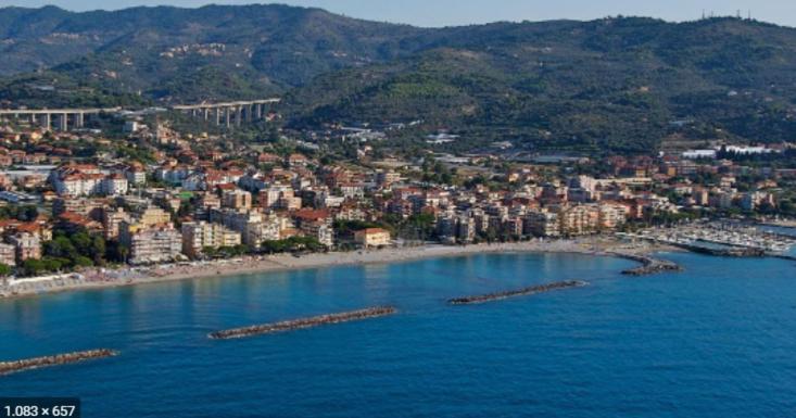 Condominio Ariazzurra S. Bart. サン・バルトロメーオ・アル・マーレ エクステリア 写真