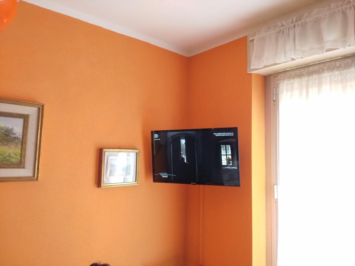Condominio Ariazzurra S. Bart. サン・バルトロメーオ・アル・マーレ エクステリア 写真