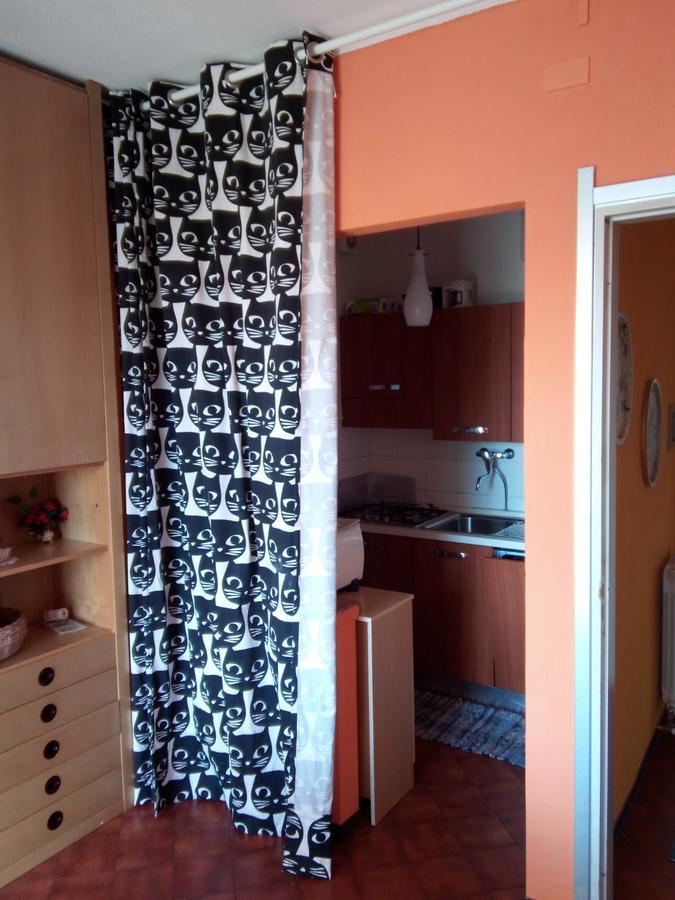 Condominio Ariazzurra S. Bart. サン・バルトロメーオ・アル・マーレ エクステリア 写真
